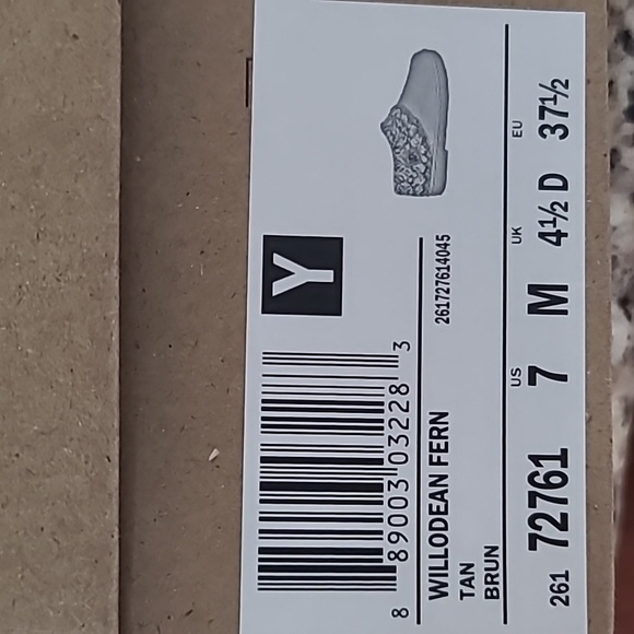 NWT Clarks tan fur-lined slippers, size 7M - Picture 8 of 9